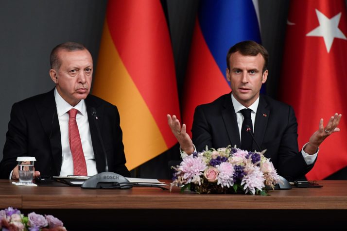 Turkish President Recep Tayyip Erdoğan, left, with his French counterpart Emmanuel Macron in 2018