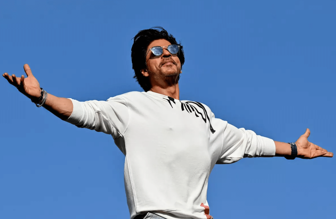 Shah Rukh Khan playfully demands apology from Farah Khan over dance